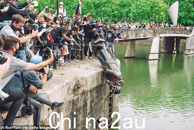 以布里斯托尔的爱德华科尔斯顿雕像为目标(如图),醒来的女巫猎人现在将注意力转向了 Noggin