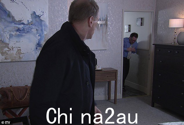 剧情:在他的酒店与鲁弗斯会面,这位商人明确表示他对这笔交易不感兴趣,斯蒂芬(托德博伊斯)恳求他重新考虑