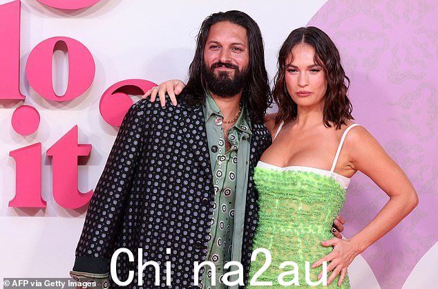 Duo:33 岁的女演员与银幕男主角 Shazad 一起出席了盛大的活动,看上去精神抖擞