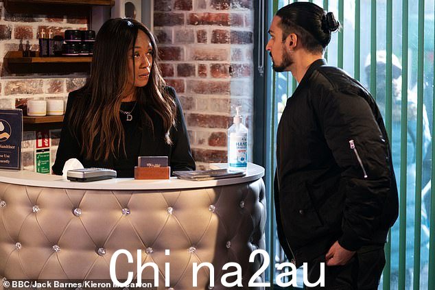 淘气!数周以来,Denise 一直在与 Ravi 的追求作斗争,但在即将到来的场景中,她最终会屈服于自己的欲望