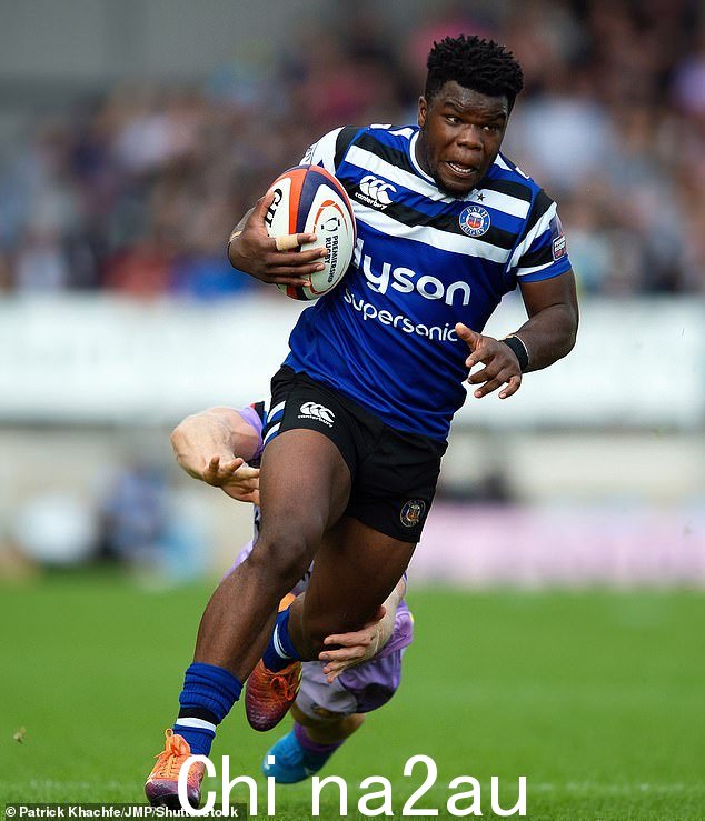 Levi Davis 被拍到在 2019 年 9 月代表 Bath Rugby 对阵 Exeter Chiefs
