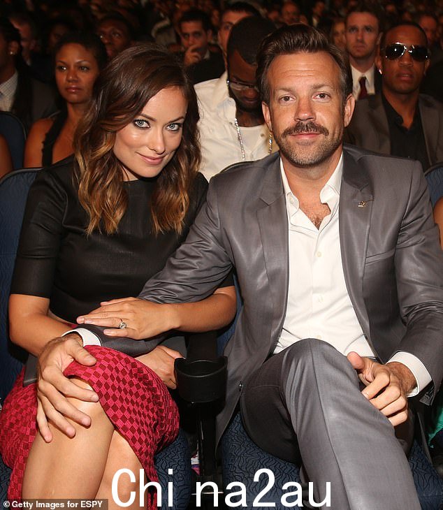 Jason Sudeikis 和 Olivia Wilde 被他们的前保姆起诉,因为他们不当解雇。他们在 2013 年合照