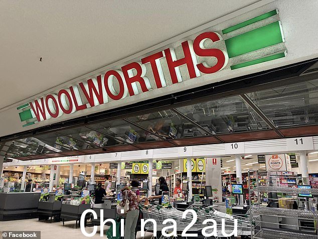  一位悉尼购物者发现了他所谓的‘最少更新’的 Woolworths 商店，里面有原始标志、旧收银台和复古地板
