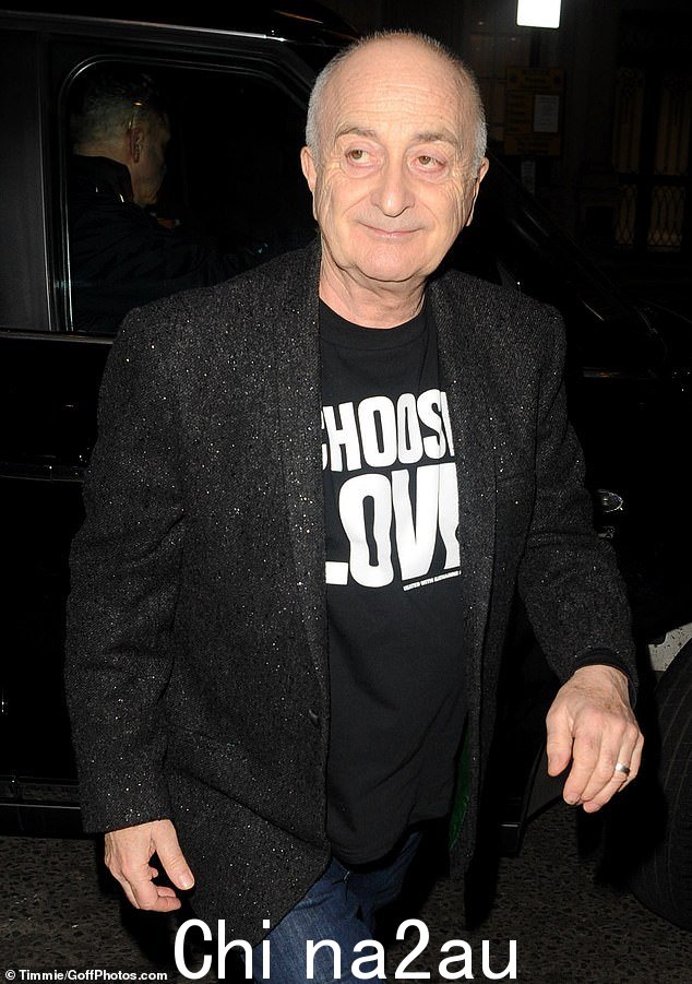 Tony Robinson 爵士参加了一月底在 Claridge's 举行的派对。他说活动结束后他收到了 Richard Curtis 发来的关于 Baldrick 草图的短信