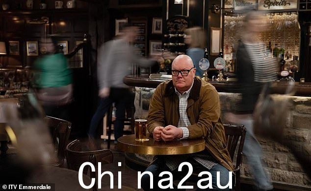 挣扎:它发生在一个正在进行的故事情节中,由 Dominic Brunt 饰演的 Paddy Dingle 在与妻子 Chas 分手后与抑郁和孤独作斗争