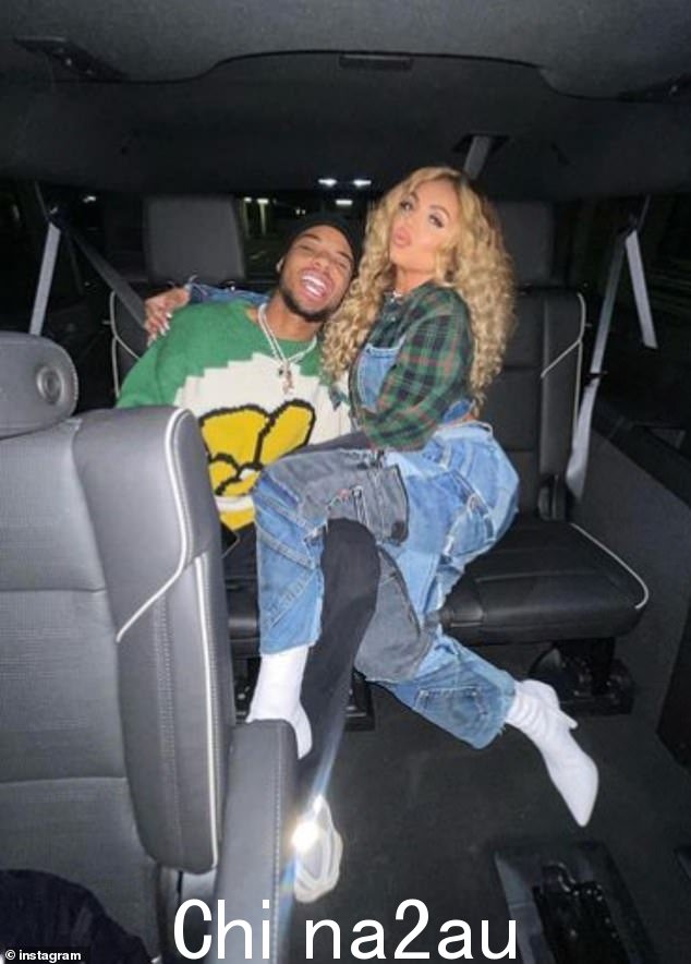 新关系:本月早些时候,Jesy 在分享到 Instagram 的一系列快照中与说唱歌手男友 Zion Foster 走得很近,看起来比以往任何时候都更受欢迎