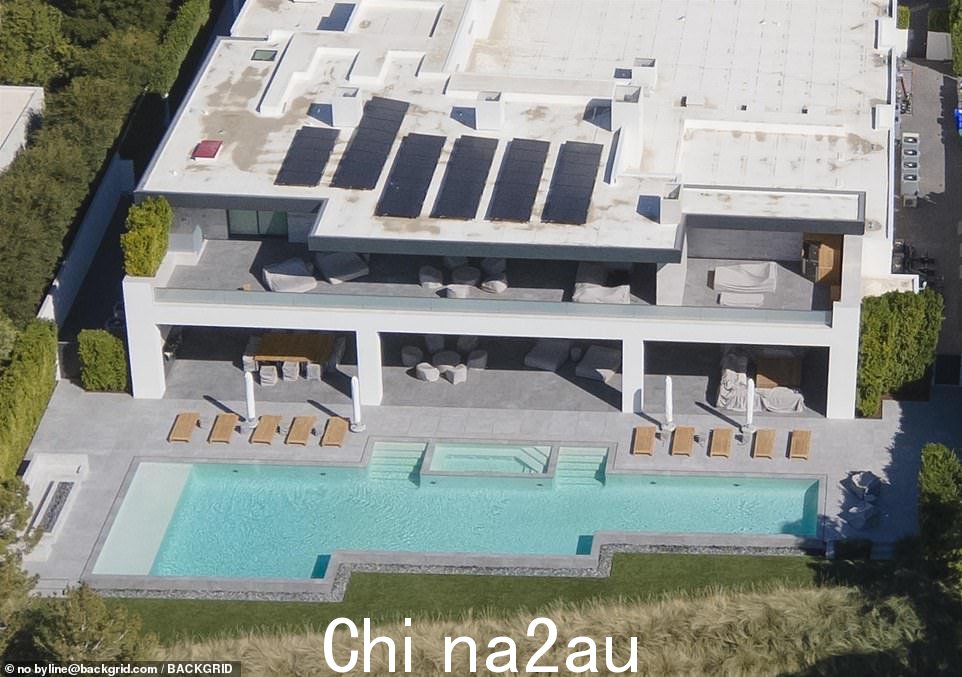 加利福尼亚州拉昆塔高尔夫球场社区的高端住宅,有多层和无边泳池