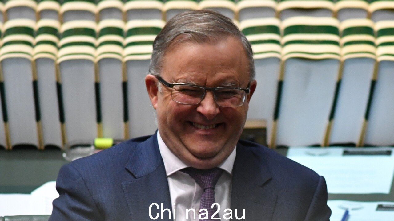 '不修复what ain't broken':Canavan 将矛头指向阿尔巴尼亚政府的边境政策” /><p>反对党领袖彼得·达顿指责阿尔巴尼亚政府“玩危险游戏”并诱使人口走私者重新开始他们的贸易。</p ><p>在周三晚上的参议院预算中,国防部透露已派遣海军人员加强澳大利亚边防部队。</p><p>通过增加飞机监视和巡逻舰提供“激增”支持已经</p><p>达顿表示,国防增援“肯定”表明政府和相关机构“预计”船只将再次抵达。</p>< img class=