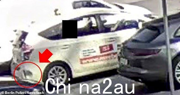 这辆出租车被认为是兄弟俩开往柏林 Sudkreuz 火车站的车辆,他们在那里杀死了他们的妹妹