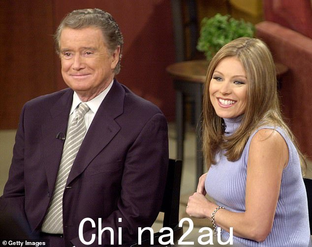 Kelly 于 2001 年加入节目,加入长期主持人 Regis Philbin
