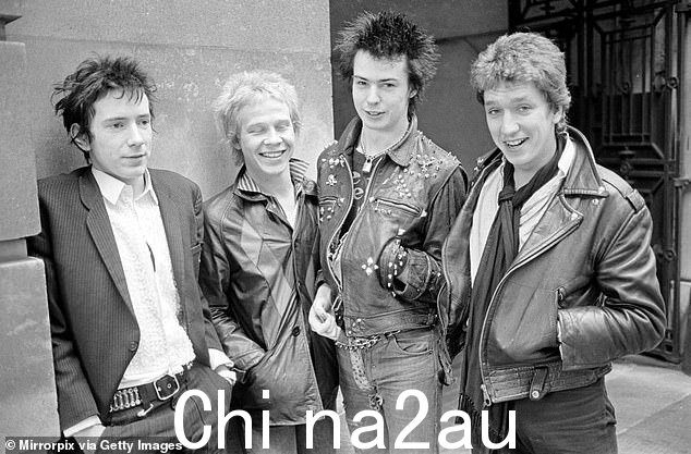 昔日的荣耀:Lydon 与吉他手 Steve Jones、鼓手 Paul Cook 和贝斯手 Glen Matlock 一起因 The Sex Pistols 声名鹊起。 Matlock 在 1977 年初被 Sid Vicious 取代