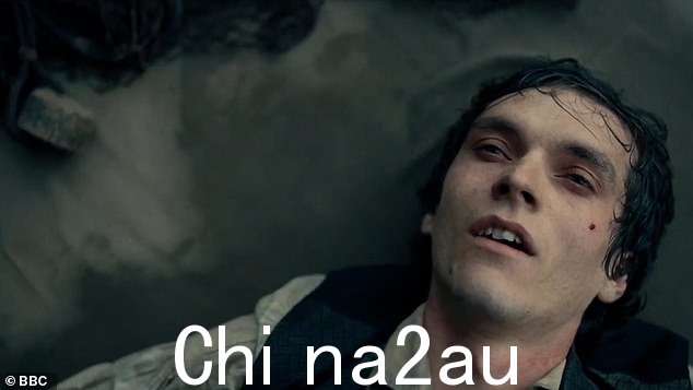 男主角:敦刻尔克演员 Fionn Whitehead,25 岁,在全明星阵容的新作品中饰演孤儿 Pip