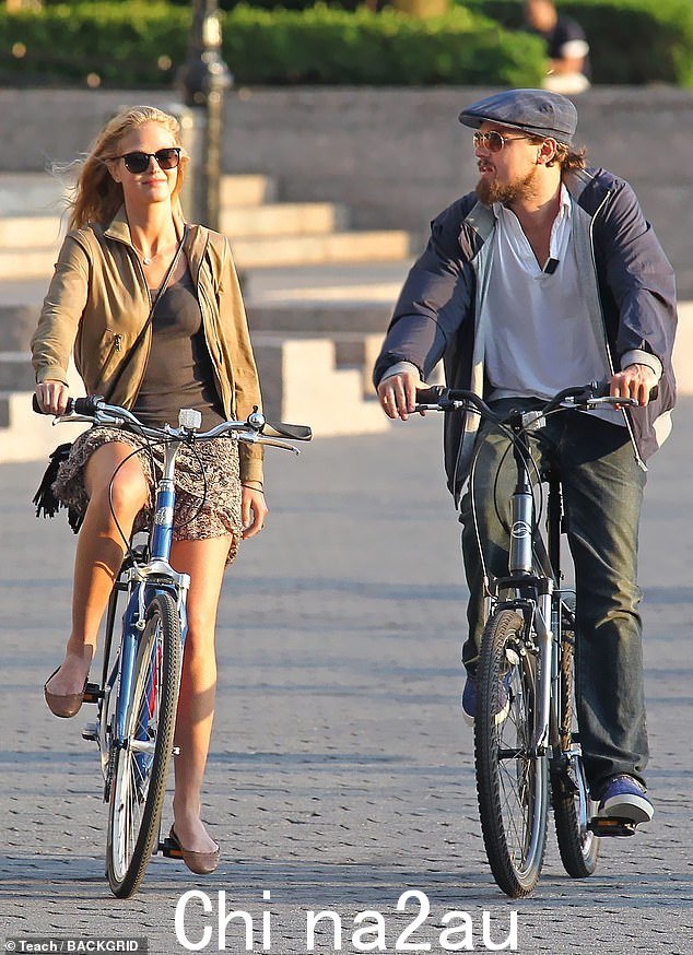 2012 年,迪卡普里奥与 22 岁的模特艾琳·希瑟顿 (Erin Heatherton) 在一起——但他们的关系只持续了几个月