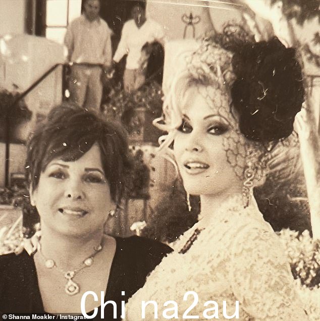 最新:M奥克勒在一月初透露,她的母亲盖尔去世,享年 77 岁”一月初,她的母亲盖尔去世,享年 77 岁</p> /i.dailymail.co.uk/1s/2023/01/03/23/66169497-11596687-For_Mother_s_Day_in_2021_she_shared_a_series_of_pics_of_Gail_wit-a-74_1672789575180.jpg