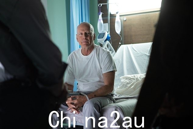 根据 White Elephant(如图)剧组成员的说法,他说:'我知道你为什么在这里,我知道你为什么在这里,但我为什么在这里?