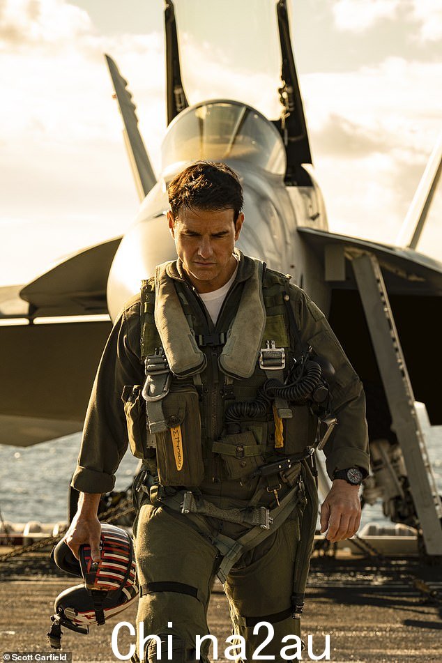 汤姆克鲁斯在派拉蒙影业、Skydance 和 Jerry Bruckheimer 电影公司的《壮志凌云:特立独行者》中饰演皮特·‘特立独行’米切尔上尉。” class=