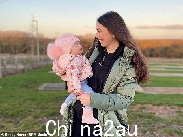 Beccy Hunter 很高兴 38 岁的 Jamie Hunter 有机会在 2020 年 5 月出生时短暂地拥抱小 Harper-May,因为做父母是“他一直想要的”