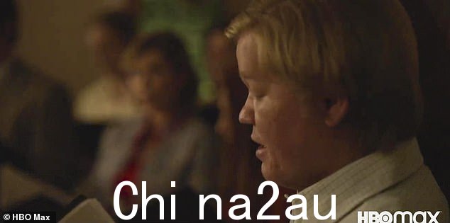 眼神:'一个妻子该做的,我都做了。房子,饭菜……回报在哪里?当我们在教堂看到她时,Candy 问,她盯着 Allan Gore