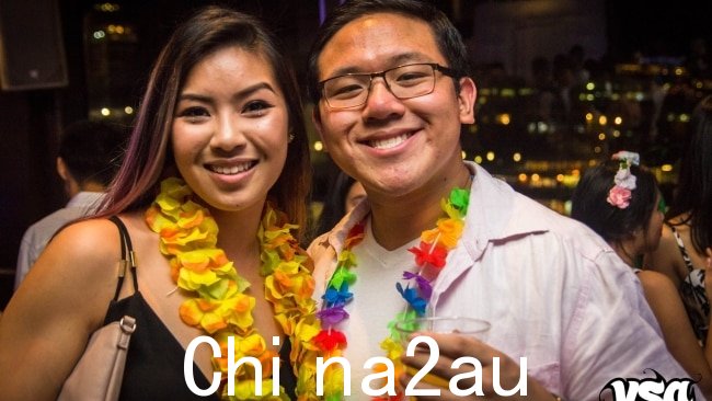 Kieran Ngo(右),26 岁,周六在悉尼参加传播节后疑似吸毒过量死亡。图片:Facebook