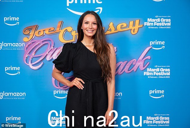 澳大利亚偶像最爱 Ricki-Lee Coulter 为 Joel 的放映走红地毯