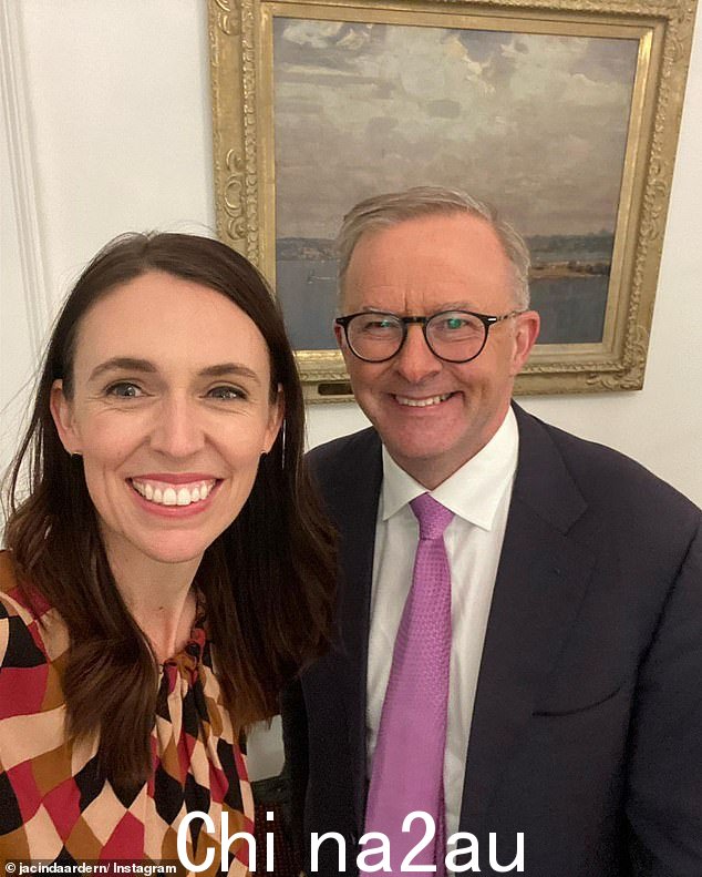 总理 Anthony Albanese 一直在与前新西兰总理 Jacinda Ardern 一起研究这个问题,并继续与她的工党继任者 Chris Hipkins 进行对话