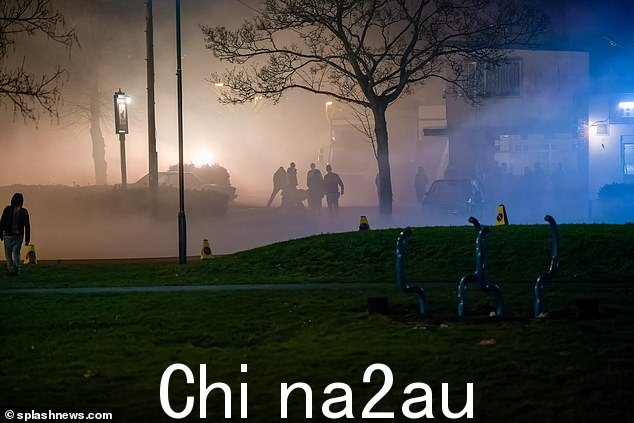 战斗战斗!拍摄场景时,大部分区域都被围起来了