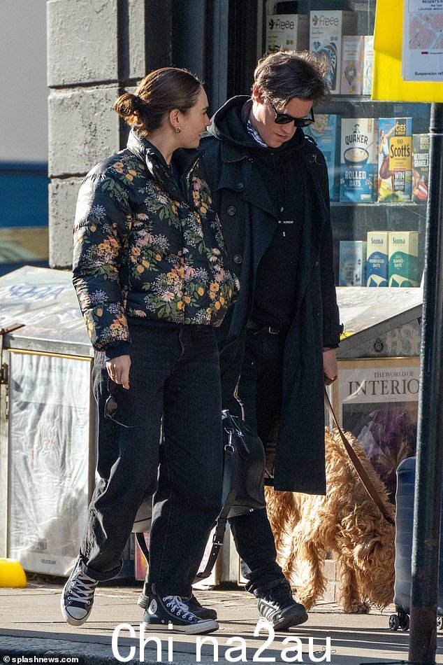 好朋友:33 岁的 Lily James 与 40 岁的前男友 Matt Smith 意外重逢,当时他们周三去伦敦北部散步