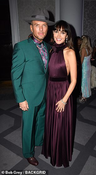 舒适:Matt Goss 还与他的珠宝商女友 Chantal Brown 一起展示了他的魅力,在透露他'渴望'娶她之后