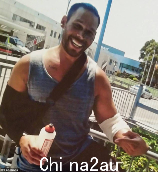 青少年Reiby Dion Welsh 的囚犯说,Khalil 会从储藏室拿来零食并引诱他进行性行为,而她还是一名警卫,而他在 1990 年代还是一名少年
