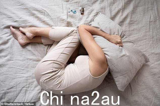 今天的患者是一名 65 岁的妇女,她抱怨子宫内积水过多,并就为什么必须等九个月才能去看妇科医生