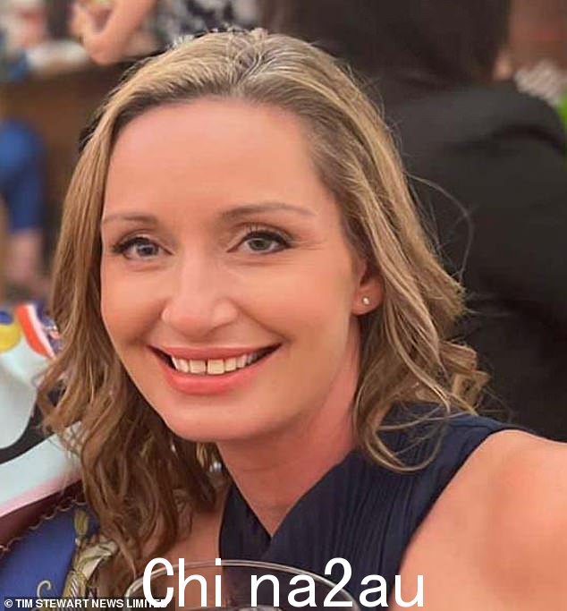 Nadia Fell 说警方决定揭露 Bulley 女士的健康问题引发了残酷的暗示,即她 6 岁和 9 岁的女儿'在她身边不安全'