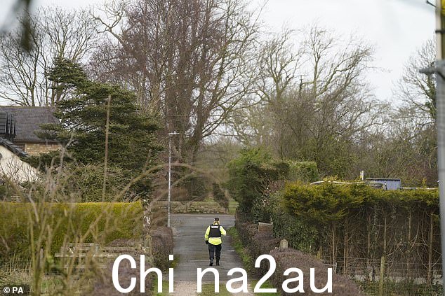 警察继续在 Wyre a 的 St Michael's 巡逻nd the surrounding local area