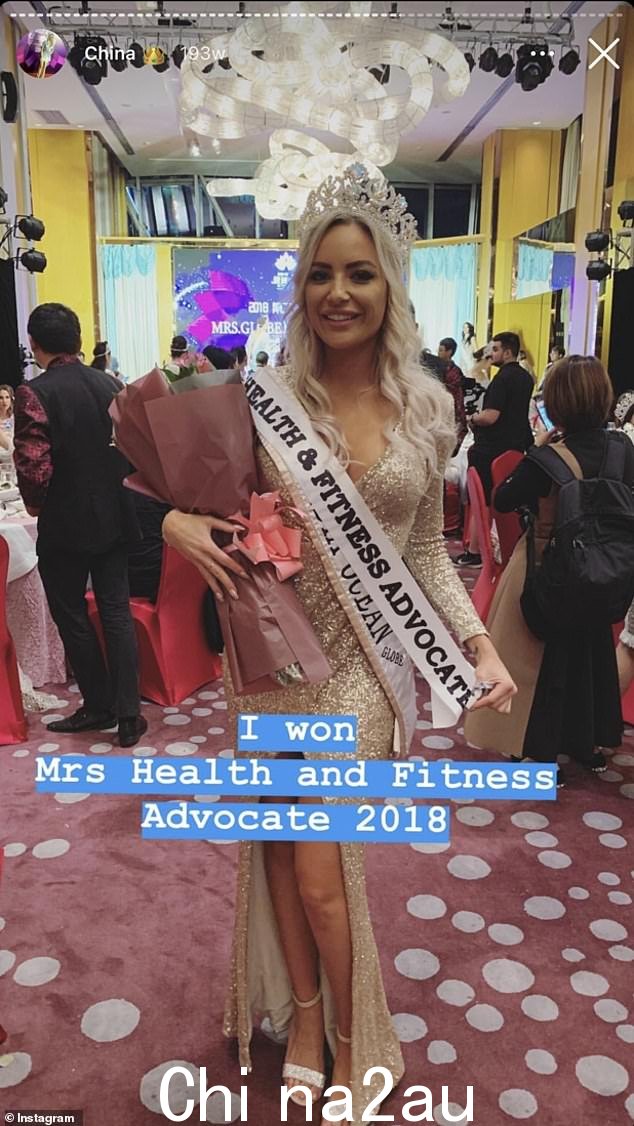 出土的 Instagram 照片显示梅琳达争夺多个国际选美冠军头衔,穿着迷人的礼服,闪耀着她的珍珠白