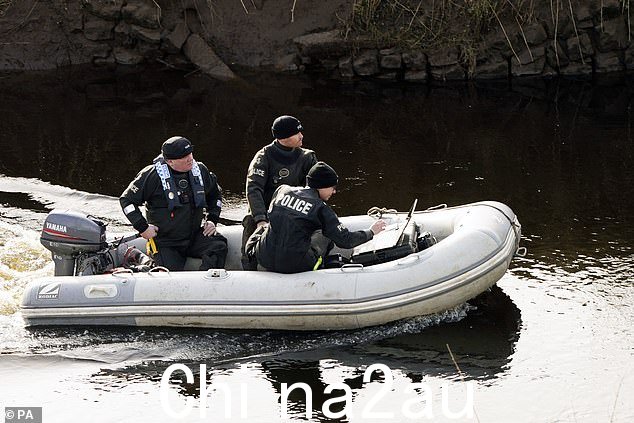 2 月 5 日,警方在兰开夏郡 Wyre 的 St Michael's 的 River Wyre 搜索队
