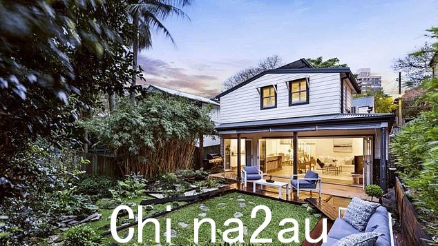 距离 CBD 5.9 公里的 Cammeray 老式小屋于 11 月首次拍卖,指导价为 340 万美元,但未能找到买家。这套四卧两卫的房子上周终于卖掉了,打破了此前 300 万美元的街头纪录