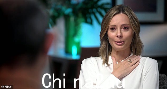 Current Affair 主持人 Allison Langdon(如图)在与 Simon Tadros 谈论悲剧时泪流满面
