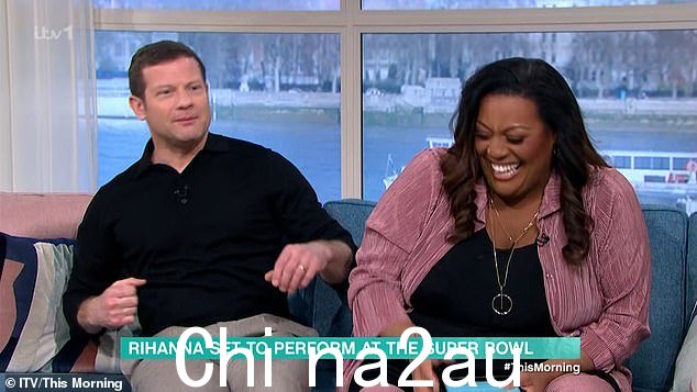 有一个舞会:Alison 与 Dermot O'Leary 共同主持 This Morning,两人经常咯咯地笑起来
