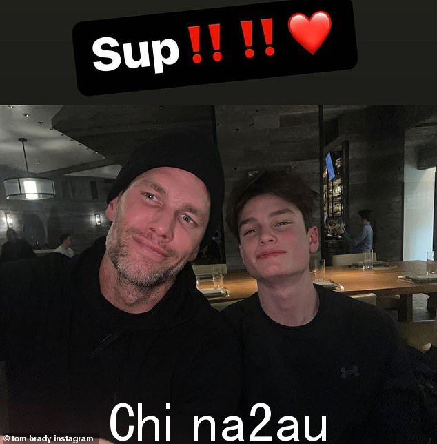 爸爸时间!Tom Brady 似乎瞄准了年度父亲,现在 MVP 已经不在讨论范围内,并与他的孩子们分享了滑雪旅行的新快照