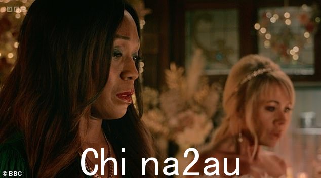 女主角:扮演丹妮丝的黛安·帕里什 (Diane Parish) 谈到 fi拍摄这一集:“很快之后我们就像是‘但是坚持快进意味着我们必须在一整年内保持相同的样子’” class=