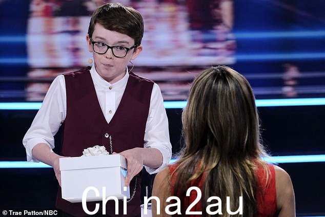 少年魔术师:Aidan McCann,一位 13 岁的爱尔兰魔术师,曾是英国达人秀的决赛选手,接下来是