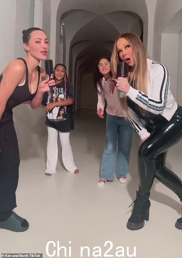 玩得很开心:42 岁的金·卡戴珊 (Kim Kardashian) 和 53 岁的玛丽亚·凯莉 (Mariah Carey) 与他们的女儿一起在周一分享了一段新的 TikTok 视频,该视频发布在这位真人秀明星与 9 岁儿童的联合账户上-old