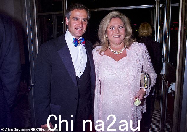过去:Vanessa 与外科医生 Michael Kurer 博士的第一次婚姻于 2000 年结束,据报道,在他们交换誓言 13 年后,他为了另一个女人离开了她(这对前夫妇是照片1997 年一起编辑)