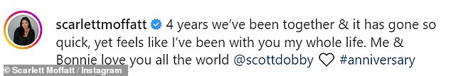 Loved-up:在 Scarlett 与她的警官男友庆祝她四周年之后的一个月,这个令人高兴的消息发布了