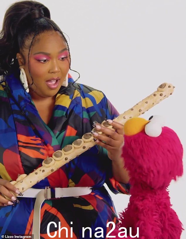 乐趣:Lizzo 在与 Elmo 和 Cookie Monster 的搞笑片段中演奏了芝麻街曲奇笛,以取笑她即将在儿童节目中亮相