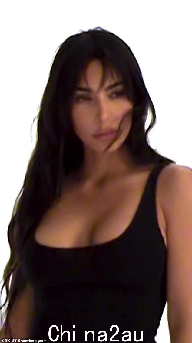 说实话:Kardashian 之前在接受 Marie Claire 采访时谈到她在公司的各种项目上工作,她说她非常参与她产品的开发过程