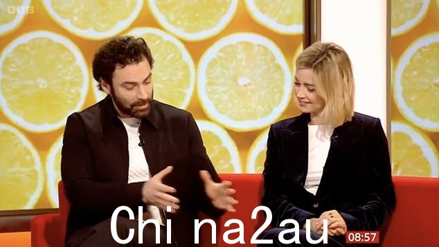 找出不同之处:Jenna Coleman 和 Aidan Turner 在星期三出现在 BBC 早餐时穿着相配的造型