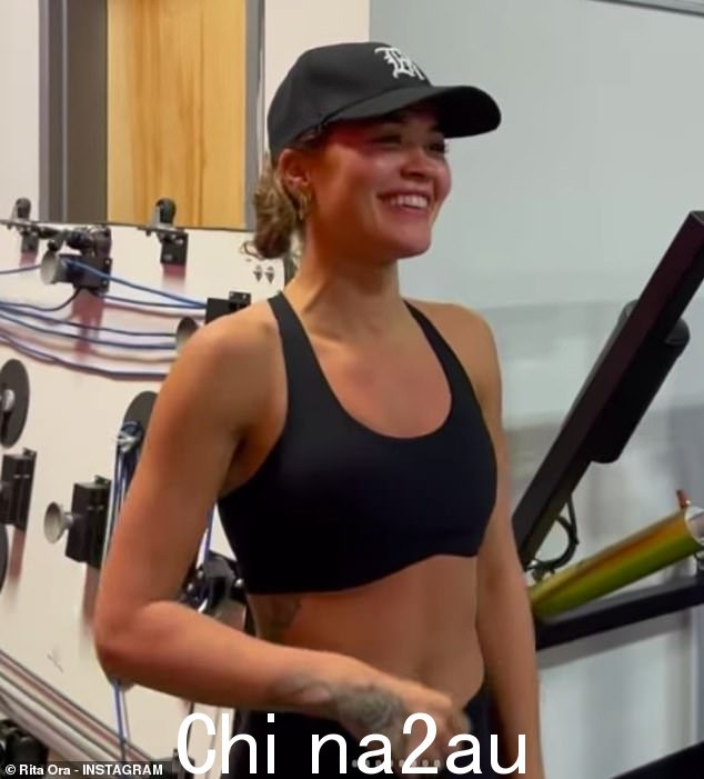 色调:Rita Ora 分享了她上周末锻炼的一些快照和剪辑,让我们一睹她的身材