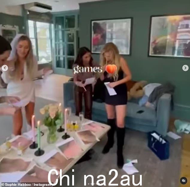 哇!当女孩们放下头发时,她们在打印出所有伙伴的臀部照片后玩了一个搞笑的'猜底部'游戏