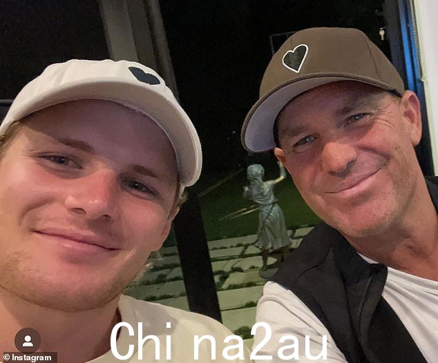 去年九月,杰克逊发布了一篇父亲节论坛通过在 Instagram 上分享他们最后一张合影来向他已故的父亲致敬