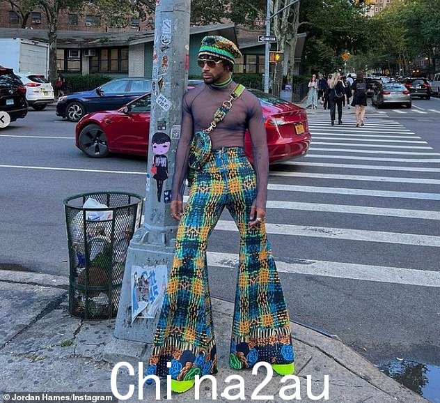 大胆的新风格:他在大流行病后混合了他的造型,将他典型的运动风格换成了大胆和高级的时尚数字